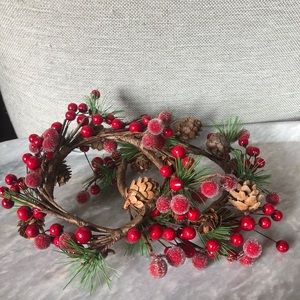 Red berry candle ring